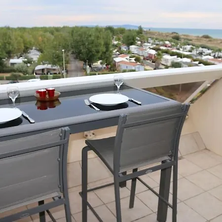 17, Héliopolis L Au Village Naturiste